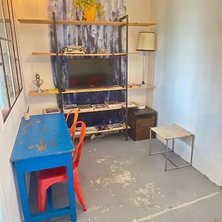 Small Quiet Nest 2 Steps From Paris *